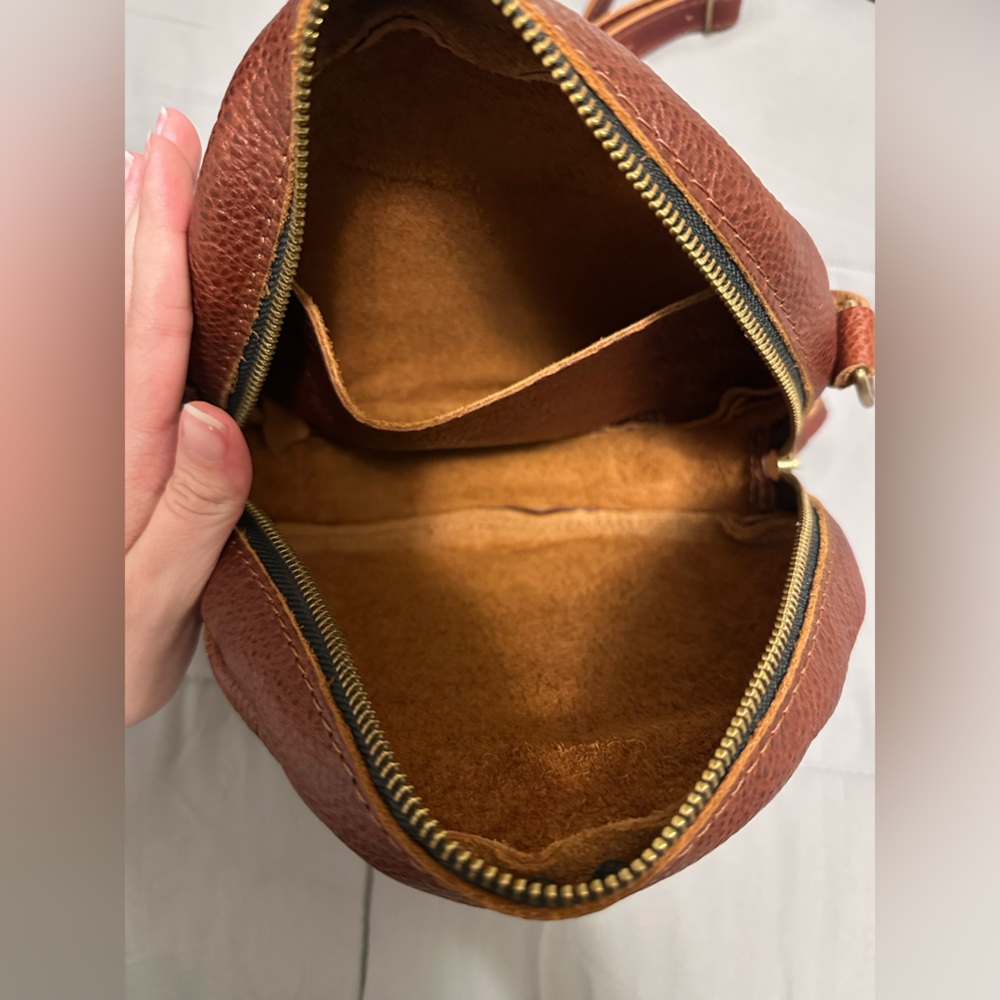 Portland Leather Goods Large Circle Crossbody Bag in Nutmeg Pebbled Leather - Picture 6 of 6